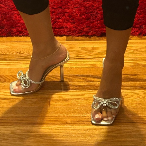 Silver bow heels - Picture 3 of 3